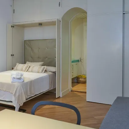 Apartment Spacious & Comfortable Flat In Centric Eixample Barcelona