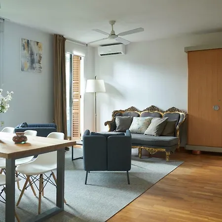 Spacious & Comfortable Flat In Centric Eixample * Barcelona